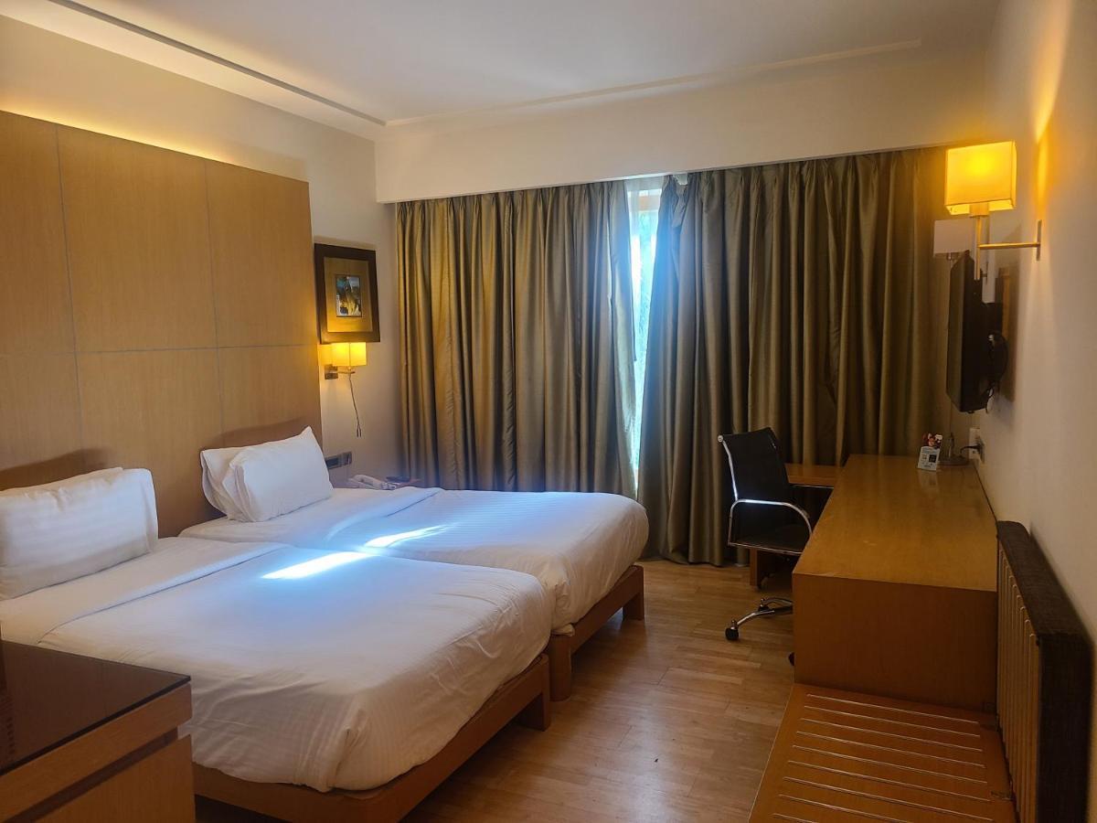 Novotel Hyderabad Airport מראה חיצוני תמונה A room at the hotel